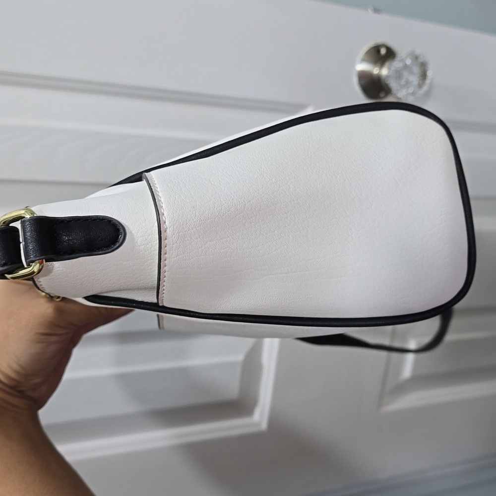 Liz Claiborne White & Black Purse - Picture 15 of 16